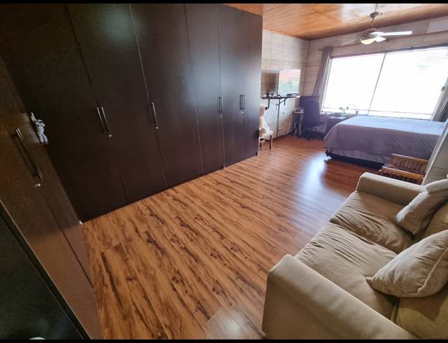 6 BEDROOM HOUSE FOR SALE IN LINMEYER